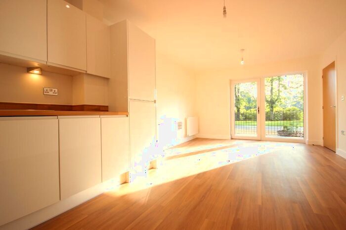 1 Bedroom Flat To Rent In Maxwell Road, Romford, London, RM7