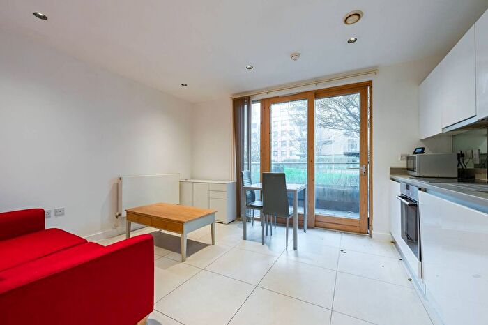 Studio To Rent In Cobblestone Square, Wapping, London, E1W