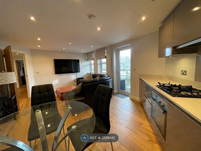 2 Bedroom Flat To Rent In Babbacombe House, Bromley, BR1