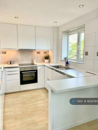 2 Bedroom Flat To Rent In Friern Barnet, Friern Barnet, N11