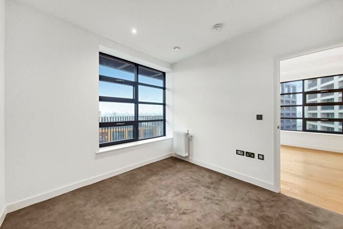2 Bedroom Flat To Rent In Defoe House, Canning Town, London, E14