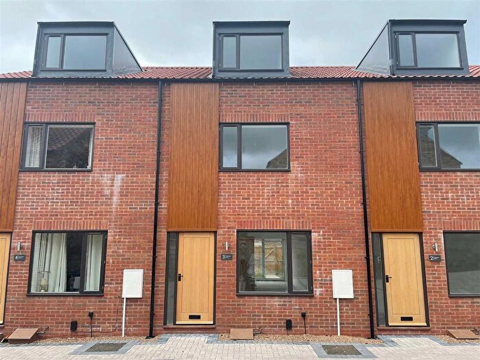 3 Bedroom Town House To Rent In Georges Place, Pocklington, YO42