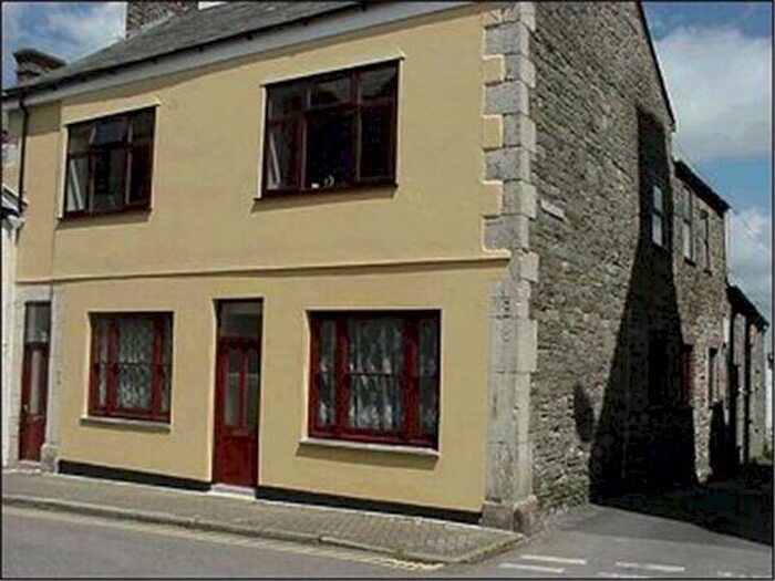 2 Bedroom Flat To Rent In Bank Street, St. Columb, TR9