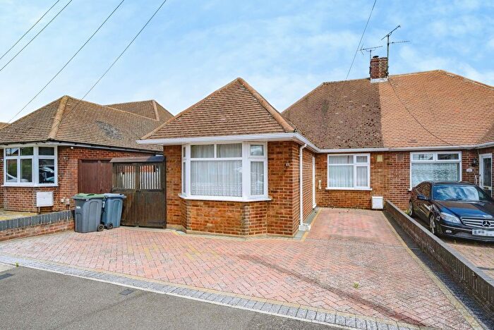 2 Bedroom Bungalow For Sale In Abingdon Road, Luton, Bedfordshire, LU4