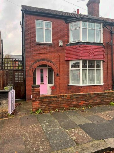 4 Bedroom Semi-Detached House To Rent In Newport Road, Chorlton M21