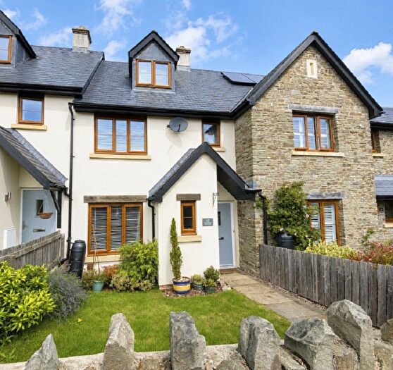 3 Bedroom Terraced House For Sale In Clos Castell, Llangynidr, Crickhowell, Powys., NP8