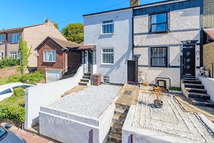 2 Bedroom End Of Terrace House For Sale In Constitution Road, Chatham, Kent, ME5