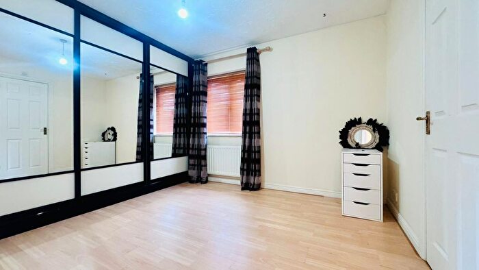 3 Bedroom Detached House To Rent In Heathfield Park Drive, Romford, RM6