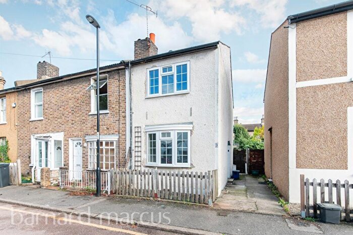 2 Bedroom Semi Detached House For Sale In Cliffe Road, South Croydon, CR2