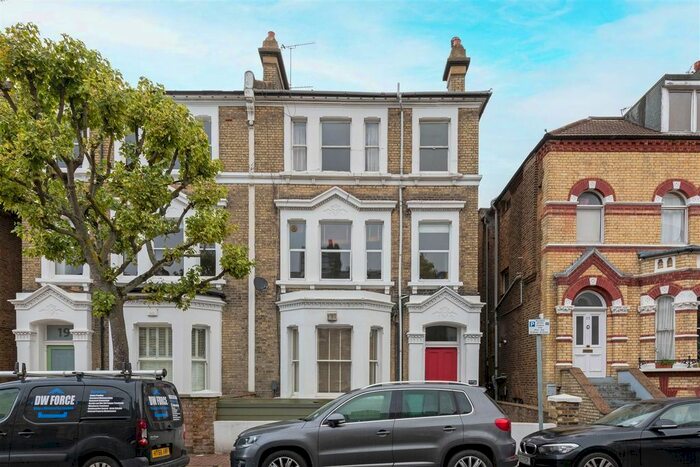 2 Bedroom Flat To Rent In Disraeli Road, London, SW15