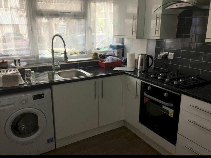 6 Bedroom Semi-Detached House To Rent In Atkinson Road, London, E16