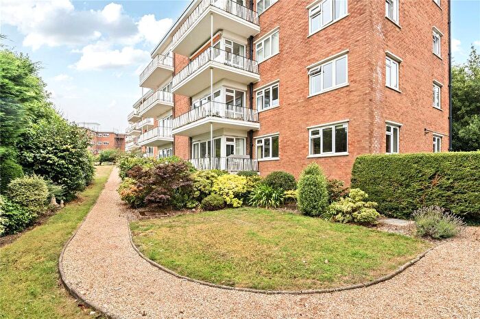 3 Bedroom Flat For Sale In Cottington Court, Sidmouth, Devon, EX10