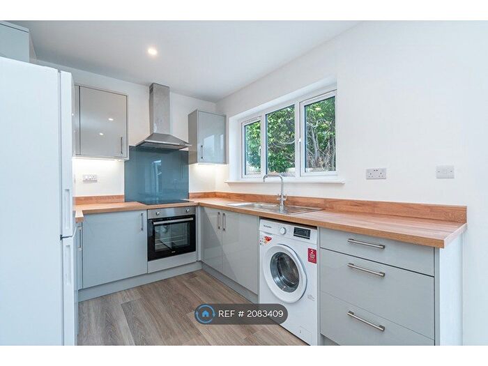3 Bedroom Semi-Detached House To Rent In Hill Lane, Southampton, SO15
