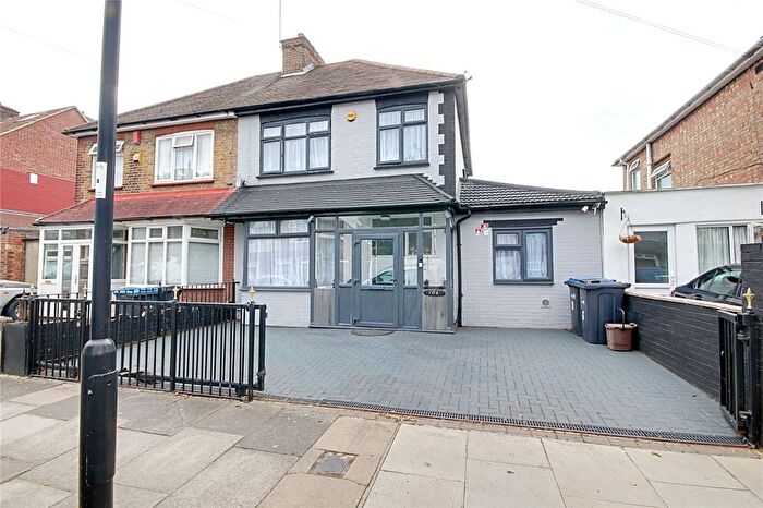 4 Bedroom Semi-Detached House For Sale In Exeter Road, London, N9