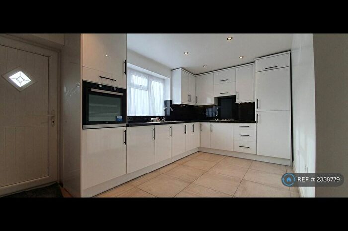 3 Bedroom Semi-Detached House To Rent In Tartan Street, Manchester, M11