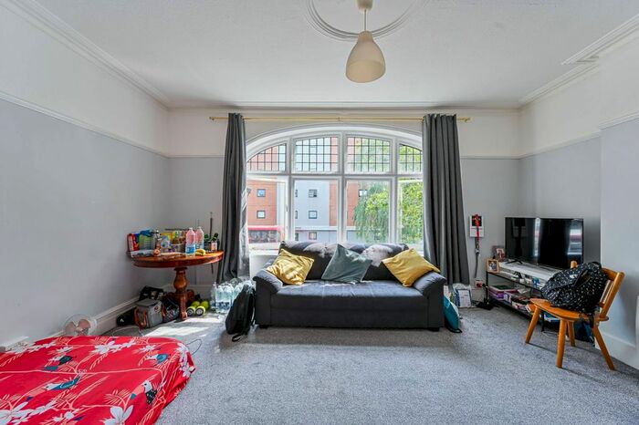 1 Bedroom Flat To Rent In London Road, Norbury, London, SW16