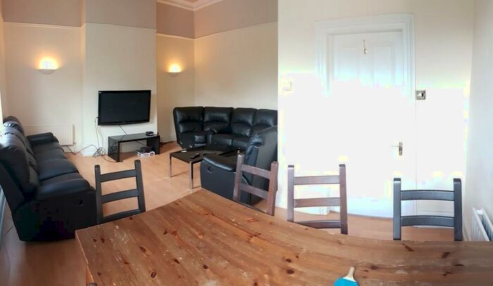 10 Bedroom Detached House To Rent In Mauldeth Road, Withington, M14