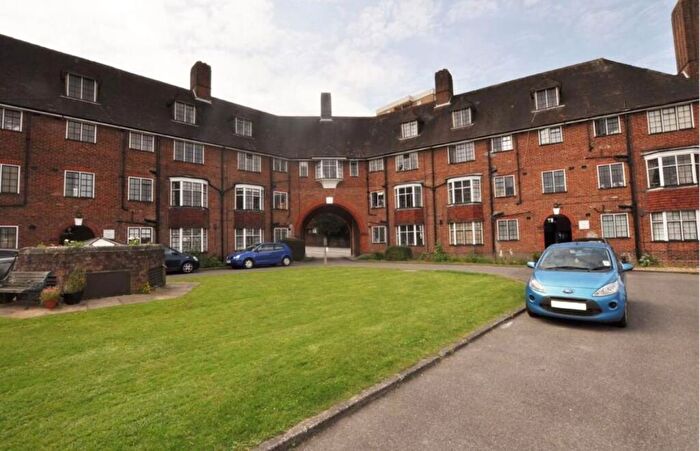 4 Bedroom Apartment To Rent In Condor Court, Guildford, GU2