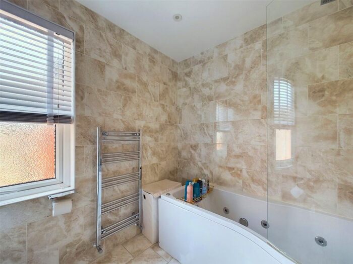 2 Bedroom Terraced House For Sale In Collis Street, Reading, Berkshire, RG2