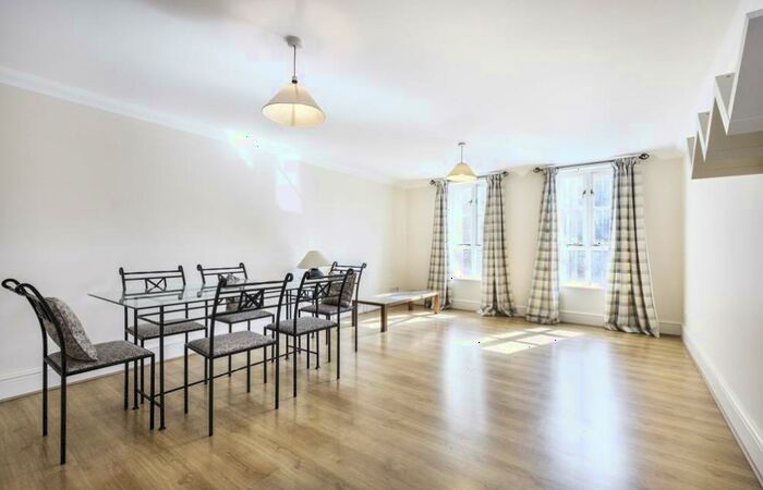 2 Bedroom Apartment To Rent In Hamilton Terrace, St Johns Wood, London, NW8