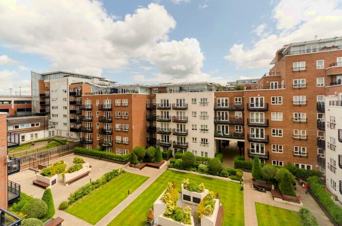 2 Bedroom Flat To Rent In Seven Kings Way, Kingston, Kingston Upon Thames, KT2