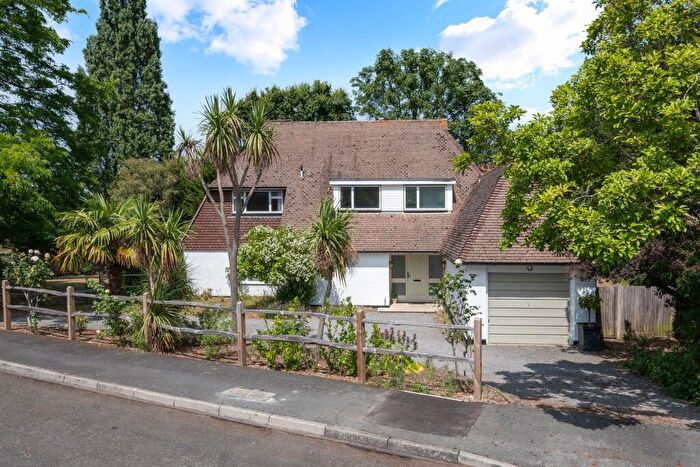 4 Bedroom Detached House For Sale In The Paddocks, Weybridge, KT13
