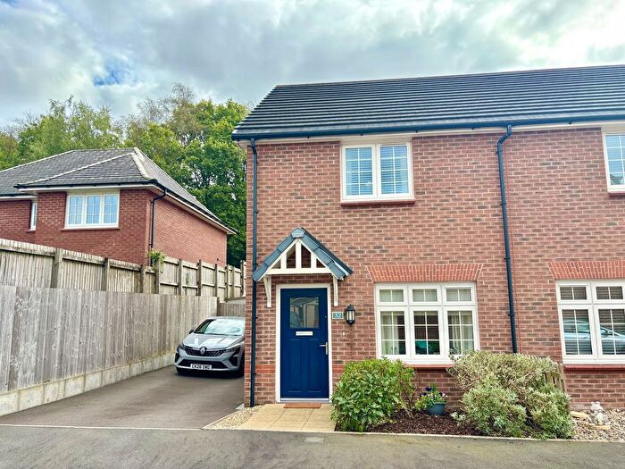 2 Bedroom End Terrace House For Sale In Clos Gelli Wen, Alltwen, Pontardawe, Swansea., SA8