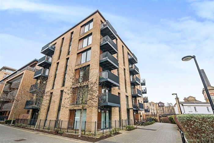 2 Bedroom Flat To Rent In Albatross Way, Canada Water, SE16