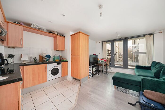 1 Bedroom Flat To Rent In Hardwicks Square, Wandsworth, SW18