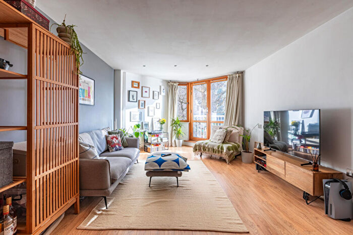 2 Bedroom Flat For Sale In The Crescent, Hannover Quay, Harbourside, Bristol, BS1