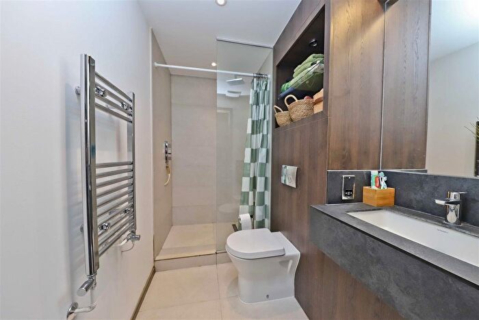 1 Bedroom Flat For Sale In Kirk House, Yiewsley, West Drayton, UB7