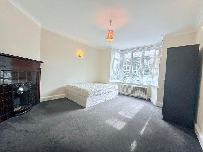 5 Bedroom Semi-Detached House To Rent In Old Oak Road, East Acton, London, W3
