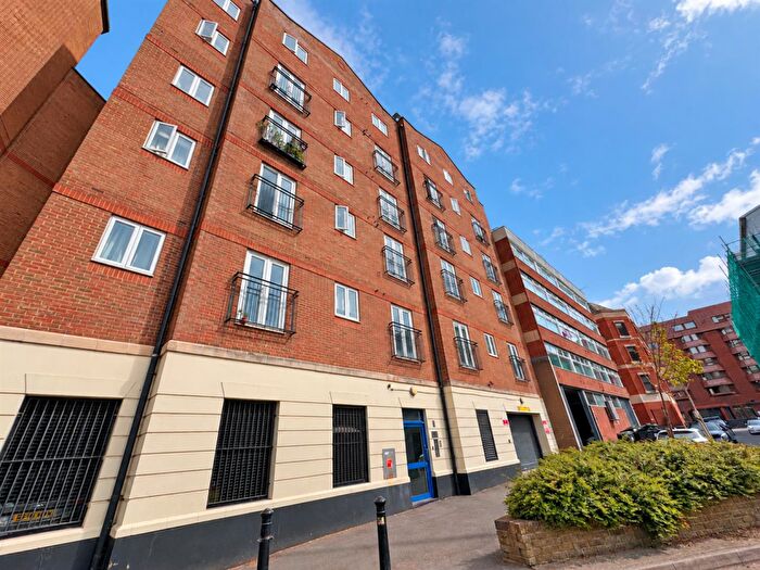 2 Bedroom Flat For Sale In Cheapside, Reading, RG1