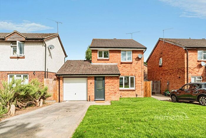 3 Bedroom Detached House To Rent In The Hydes, Tilehurst, Reading, RG31