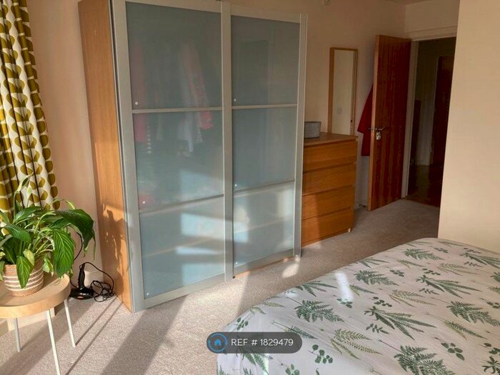 2 Bedroom Flat To Rent In Hangingwater Road, Sheffield, S11