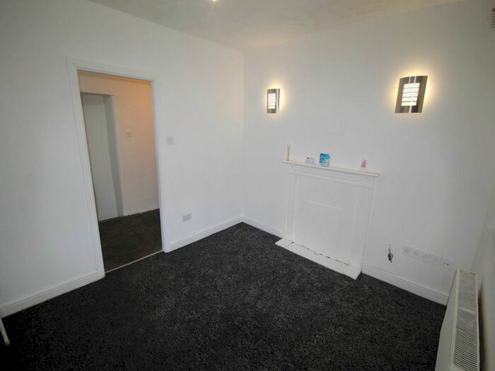 1 Bedroom Property To Rent In Smiddles Lane, Bradford, BD5