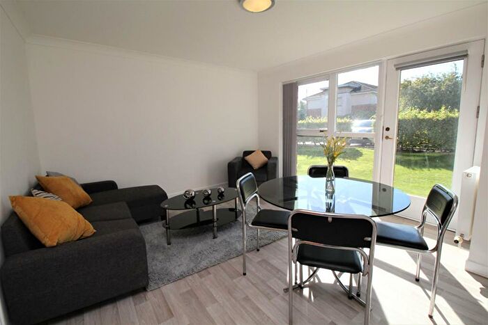 2 Bedroom Apartment To Rent In Blanefield Gardens, Glasgow, G13