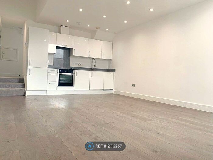 1 Bedroom Flat To Rent In Hatfield Heights, Watford, WD24