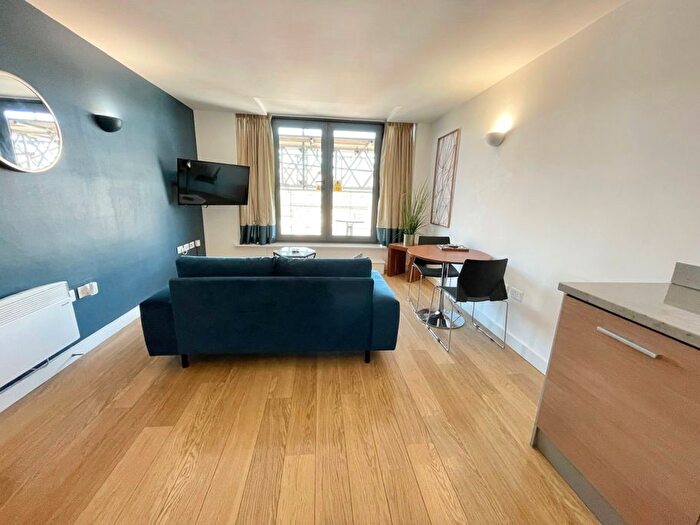 1 Bedroom Flat To Rent In Hunslet Road, Hunslet, Leeds, LS10