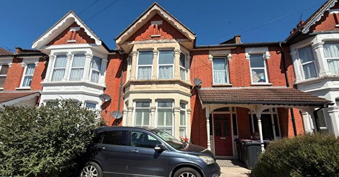 2 Bedroom Flat For Sale In A Boscombe Road, Southend-on-Sea, Essex, SS2