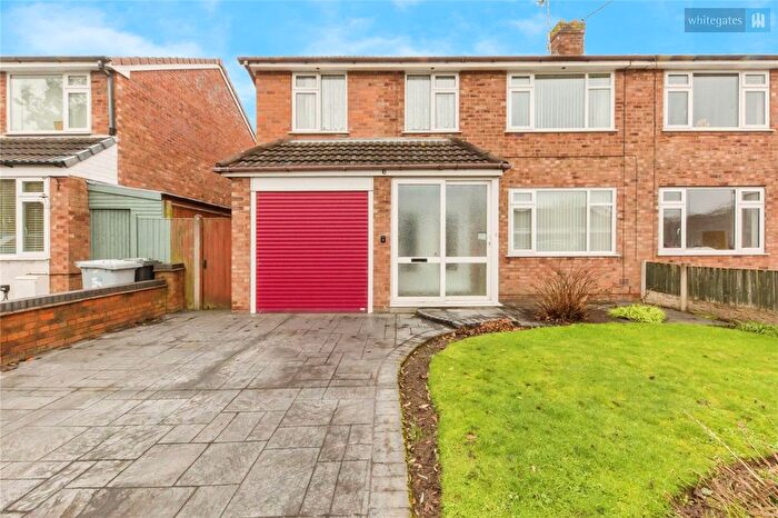 4 Bedroom Semi Detached House For Sale In Kings Drive, Wistaston, Crewe, Cheshire, CW2