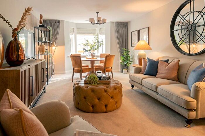 2 Bedroom Apartment For Sale In Outwood Lane, Chipstead, Coulsdon, Surrey, CR5