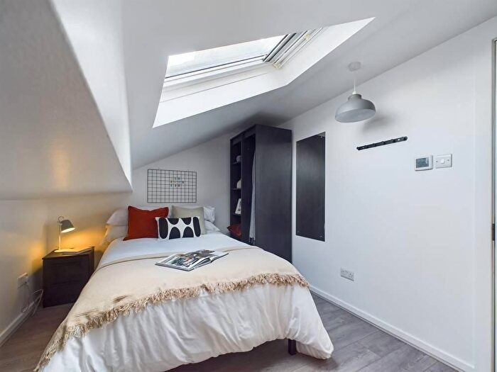 5 Bedroom Flat To Rent In Crofton Street, Manchester, M14