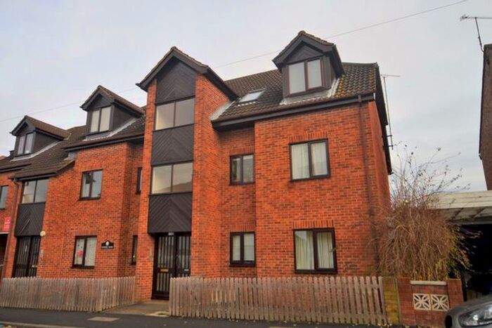 1 Bedroom Flat To Rent In Sunbury Court, College Road, St Albans, AL1