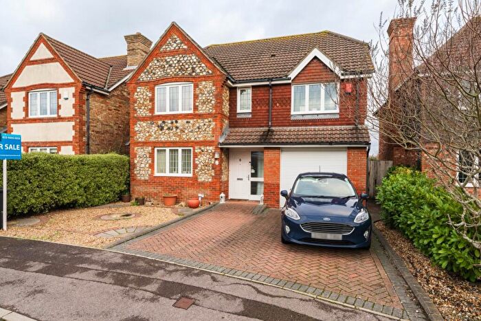 4 Bedroom Detached House For Sale In Glenney Close, Lee-on-the-Solent, PO13