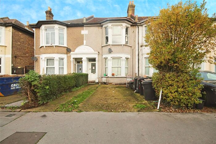 3 Bedroom Flat To Rent In Bensham Manor Road, Thornton Heath, CR7