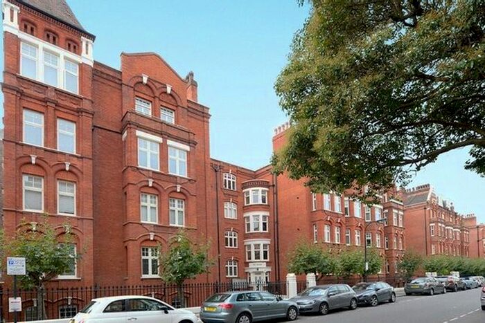 3 Bedroom Flat To Rent In Hamlet Gardens, London, W6