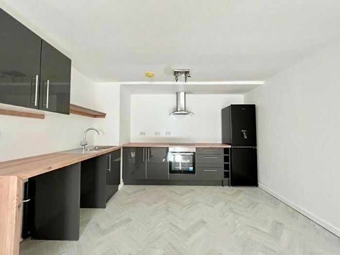 2 Bedroom Flat To Rent In Blackburn Road, Bolton, BL1