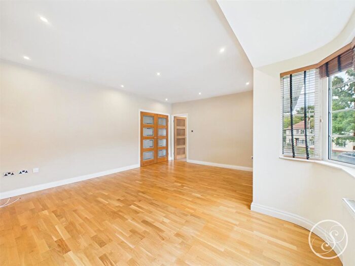 2 Bedroom Flat To Rent In Sandringham Drive, Leeds, LS17
