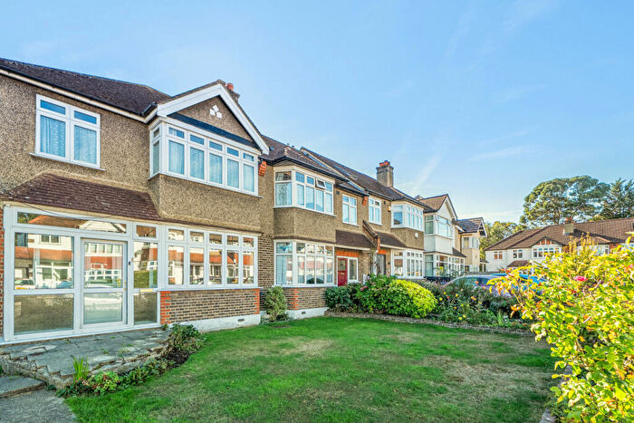 3 Bedroom End Of Terrace House For Sale In Oak Gardens, Shirley, Croydon, CR0